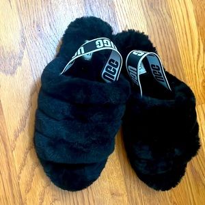 NEW!! Ugg Fluff Yeah Slides Slippers Sandals Black size 9.